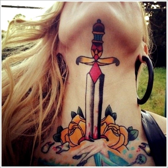 女生脖子schoo黄色玫瑰和匕首纹身图案