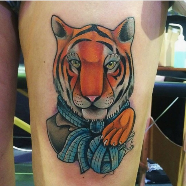 大腿老虎穿西装纹身图案