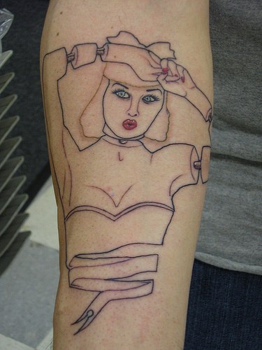 手臂简约彩色女人纹身图案