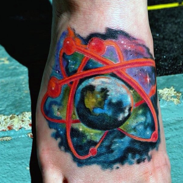 脚背水彩风格的地球小原子纹身图案