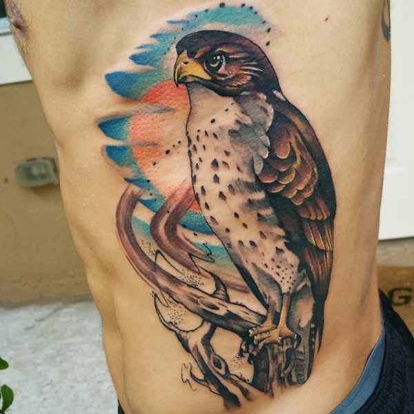 侧肋彩色的老鹰与太阳纹身图案