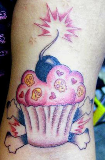 腿部彩色炸弹蛋糕纹身图案