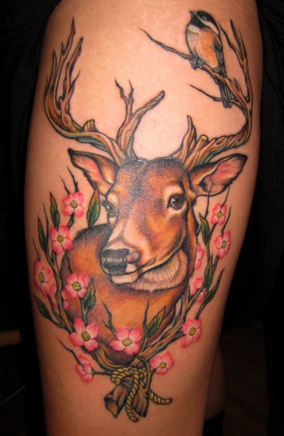 梦幻般的彩色鹿与鲜花纹身图案