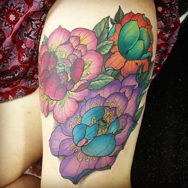 大腿好看的各种花卉彩色纹身图案