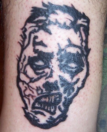 黑色粗线条僵尸男子脸纹身图案