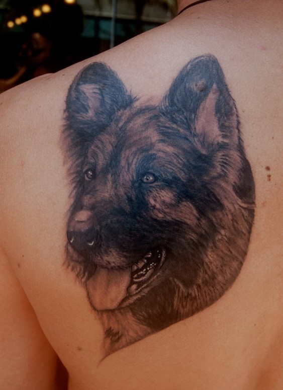 写实的可爱德国牧羊犬纹身图案