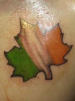 肩部彩色爱尔兰加拿大国旗纹身图案