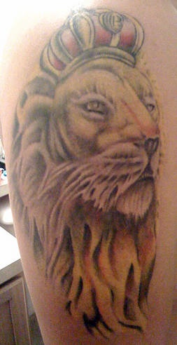 狮子头像皇冠纹身图案