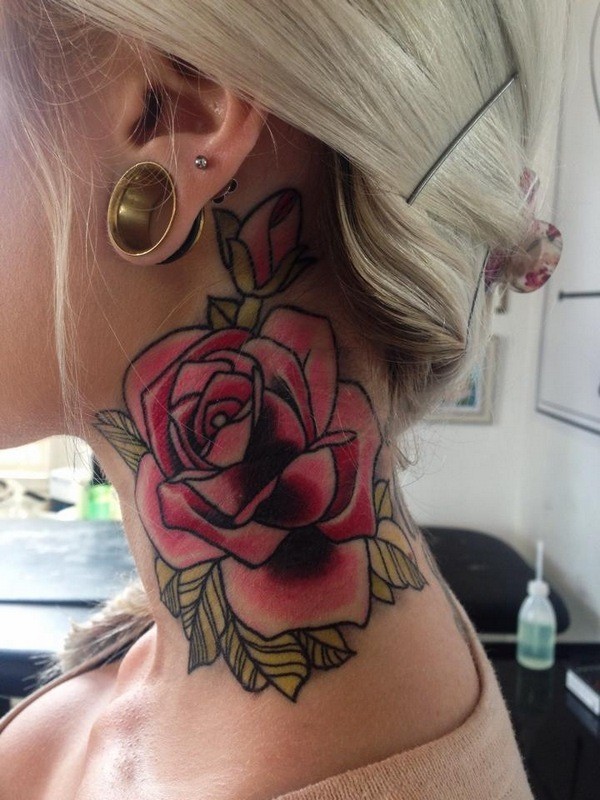 女性颈部彩色简易老式玫瑰花纹身图片