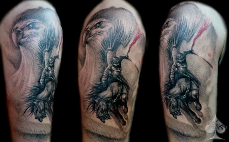 彩色鹰头与骑马武士纹身图案