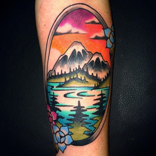 手臂彩色高山湖泊风景纹身图案