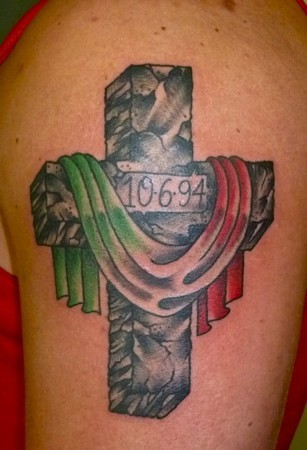 石头十字架与意大利旗纹身图案