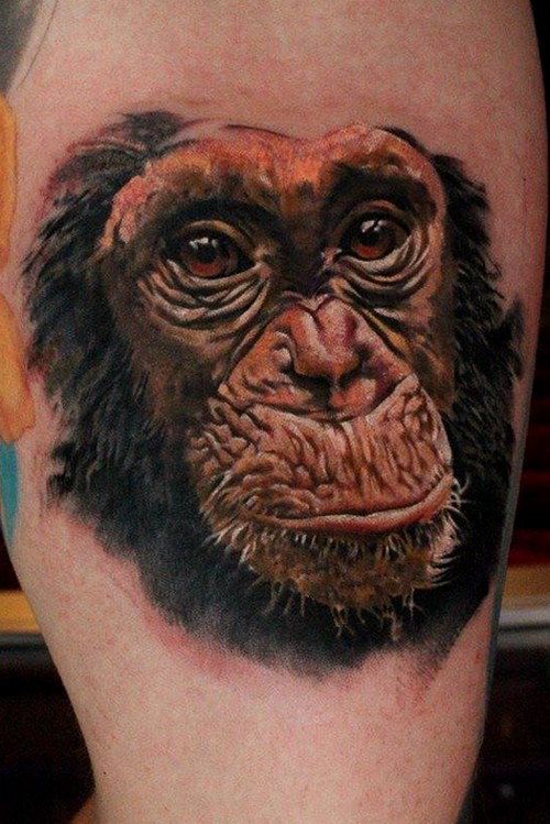 大腿可爱的彩色黑猩猩纹身图案