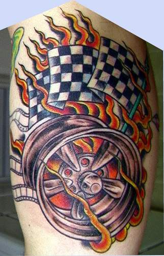 车轮和火焰赛车旗帜纹身图案