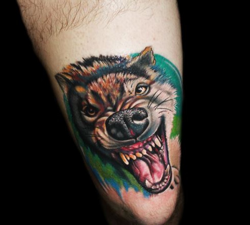 愤怒的狼头彩色纹身图案
