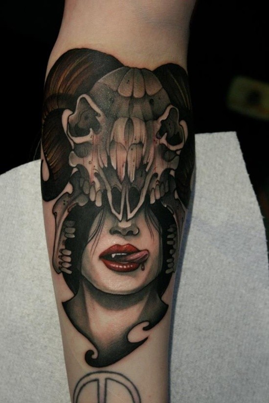手臂彩色血腥吸血鬼妇女纹身图案