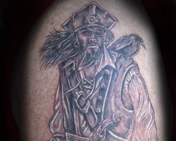细致的彩色海盗肖像纹身图案