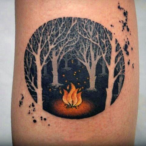 圆形小清新黑森林火焰纹身图案