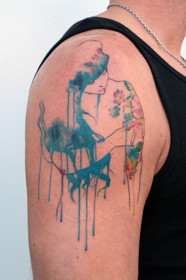 肩部可爱的水彩画女孩纹身图案