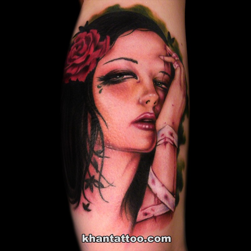 手臂恐怖风格彩色神秘女人纹身图案