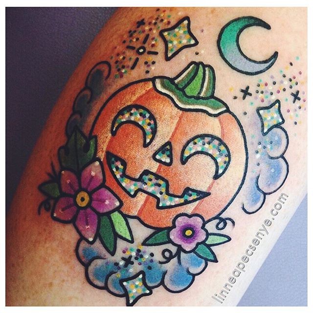 微笑的南瓜和星星月亮纹身图案
