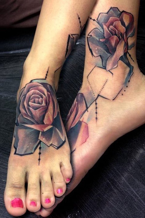 脚背漂亮的彩色玫瑰纹身图案