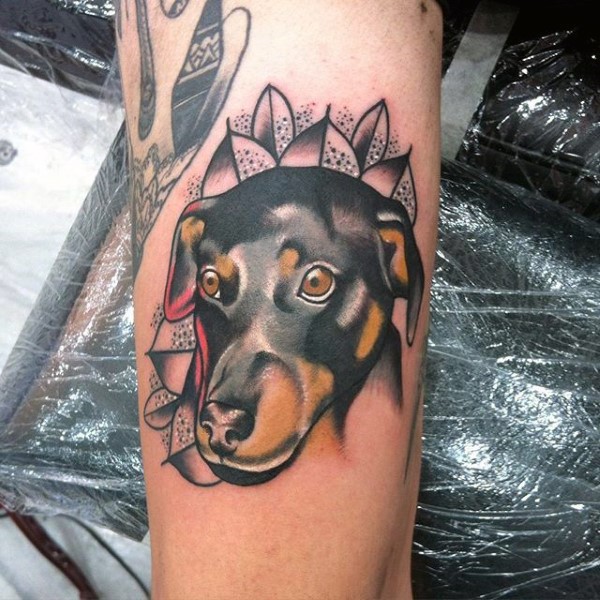 树叶和小狗肖像纹身图案