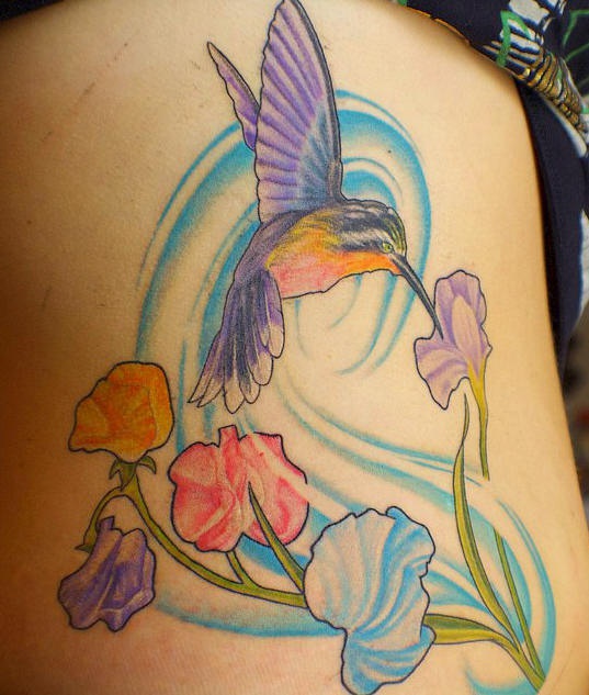 蜂鸟与花蕊彩绘纹身图案