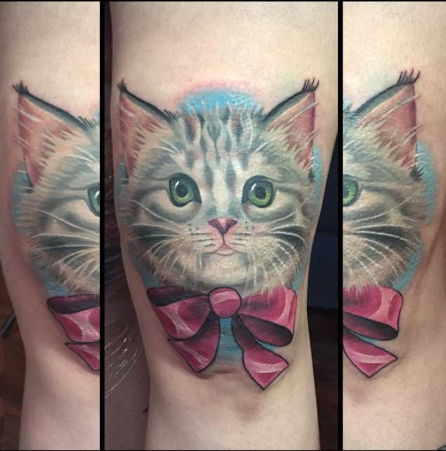 粉红色蝴蝶结的猫咪纹身图案