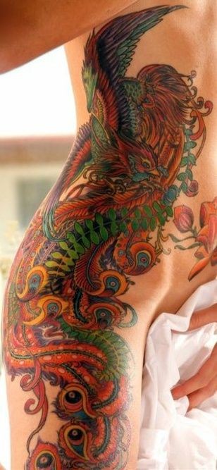 女生侧肋一只巨大精致的凤凰纹身图案