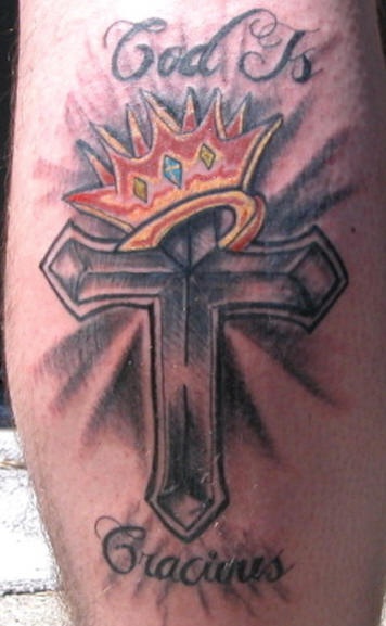 宗教十字架和皇冠纹身图案