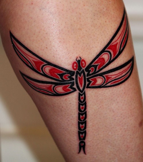 图腾色彩的蜻蜓纹身图案