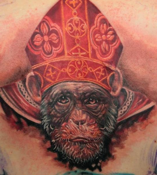 背部逼真的滑稽彩色猴纹身图案