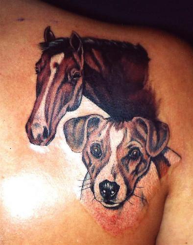 写实马和可爱狗纹身图案