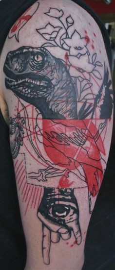 大臂彩色心脏恐龙头花朵手纹身图案
