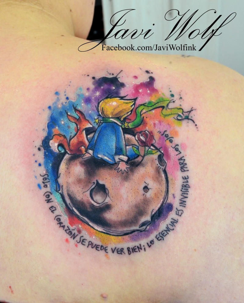 背部童话里的小王子坐在水彩风格星球纹身图案