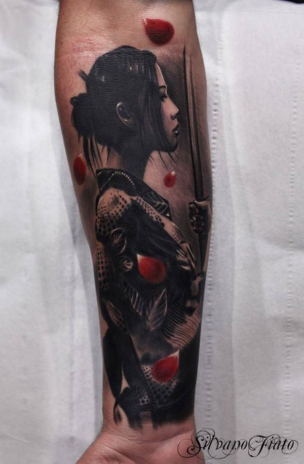 手臂彩色漂亮的日本艺妓纹身图案