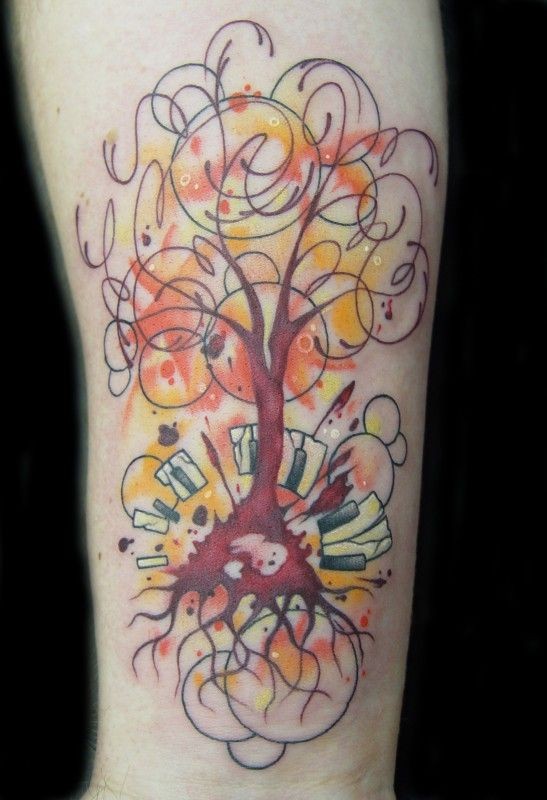趣味的彩色树纹身图案