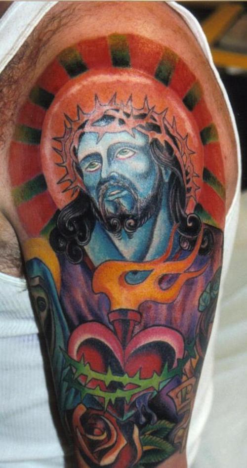 肩部彩色神圣的心与耶稣纹身图案