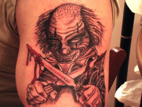 疯狂小丑与刀纹身图案