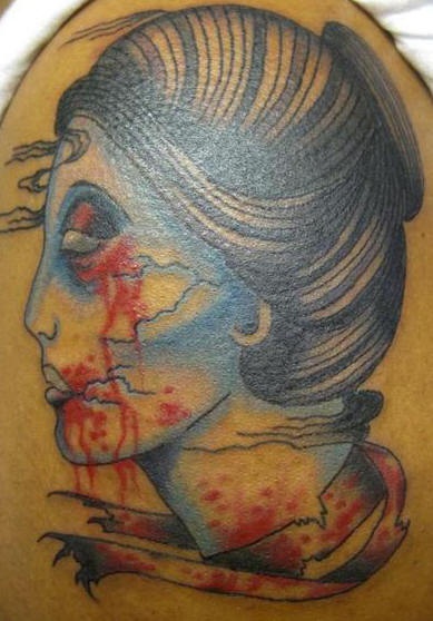 肩部彩色僵尸女头纹身图案