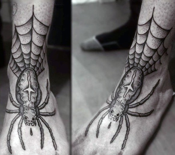 脚背黑灰色老蜘蛛和蜘蛛网纹身图案