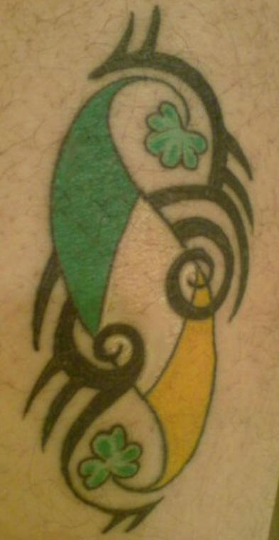 腿部彩色爱尔兰部落国旗纹身图案