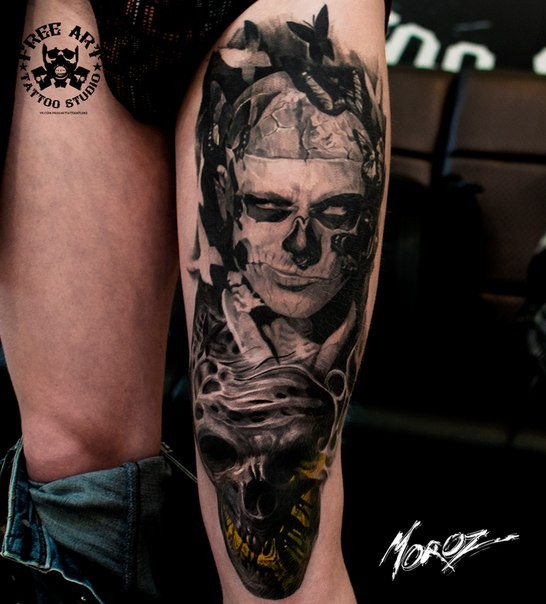 大腿写实风格彩色邪恶男子和骷髅纹身图案