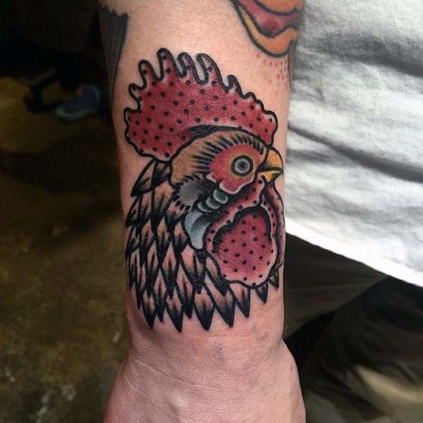 手腕彩色公鸡头部纹身图案