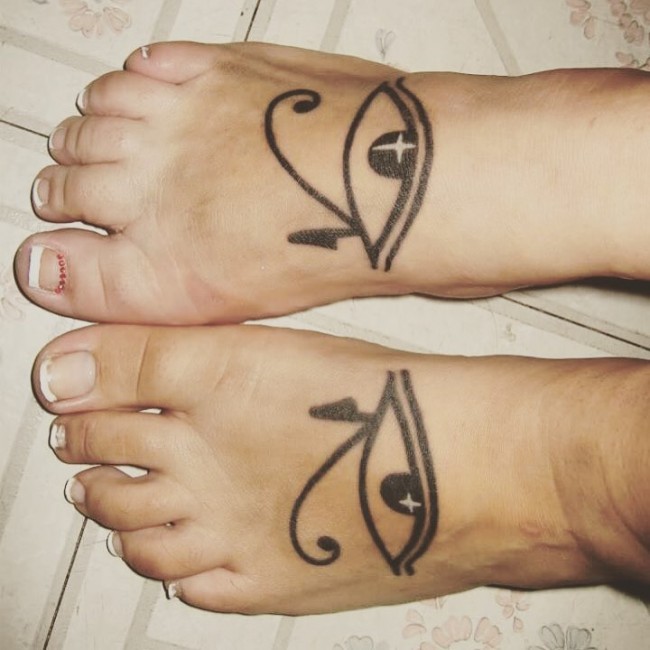脚背古埃及符号荷鲁斯之眼纹身图案