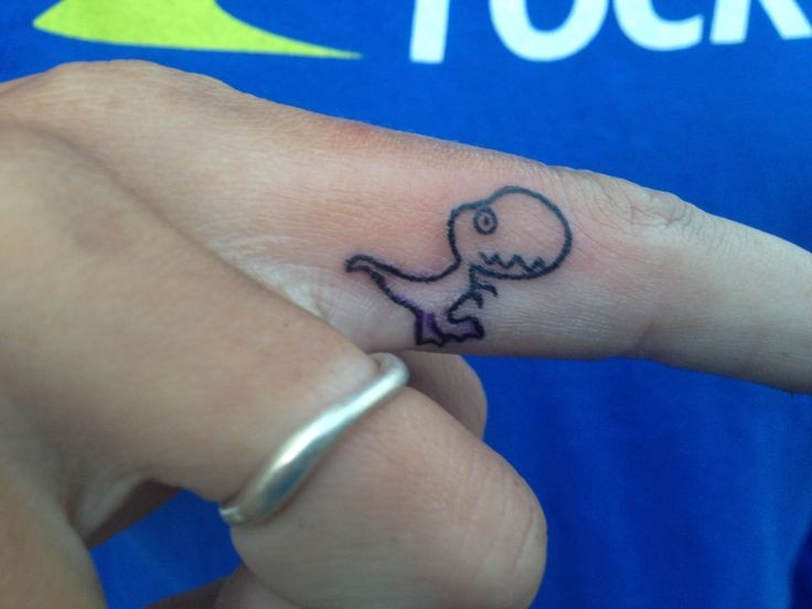 手指可爱的小恐龙纹身图案