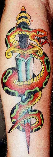old school彩色蛇和匕首纹身图案