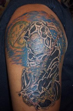手臂死神和满月彩色纹身图案