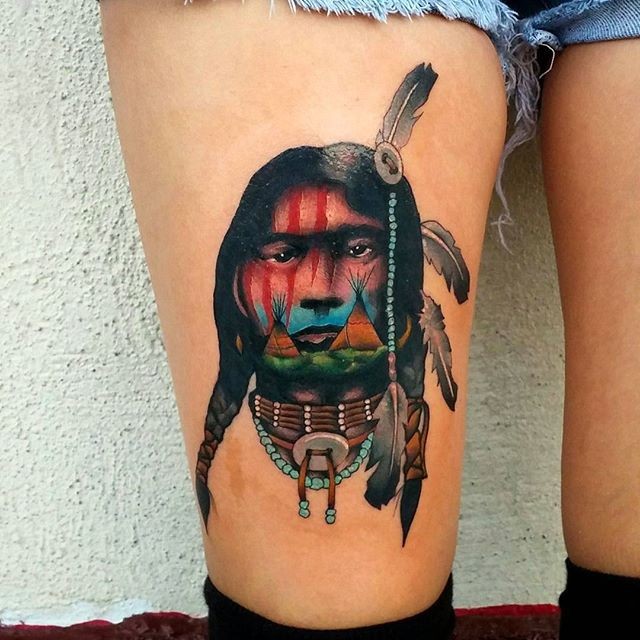 大腿彩绘印第安人脸肖像与房屋纹身图案